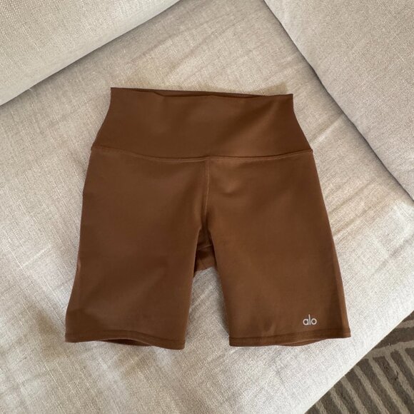 ALO 7" High-Waist Biker Short – Cinnamon Brown - Picture 6 of 9